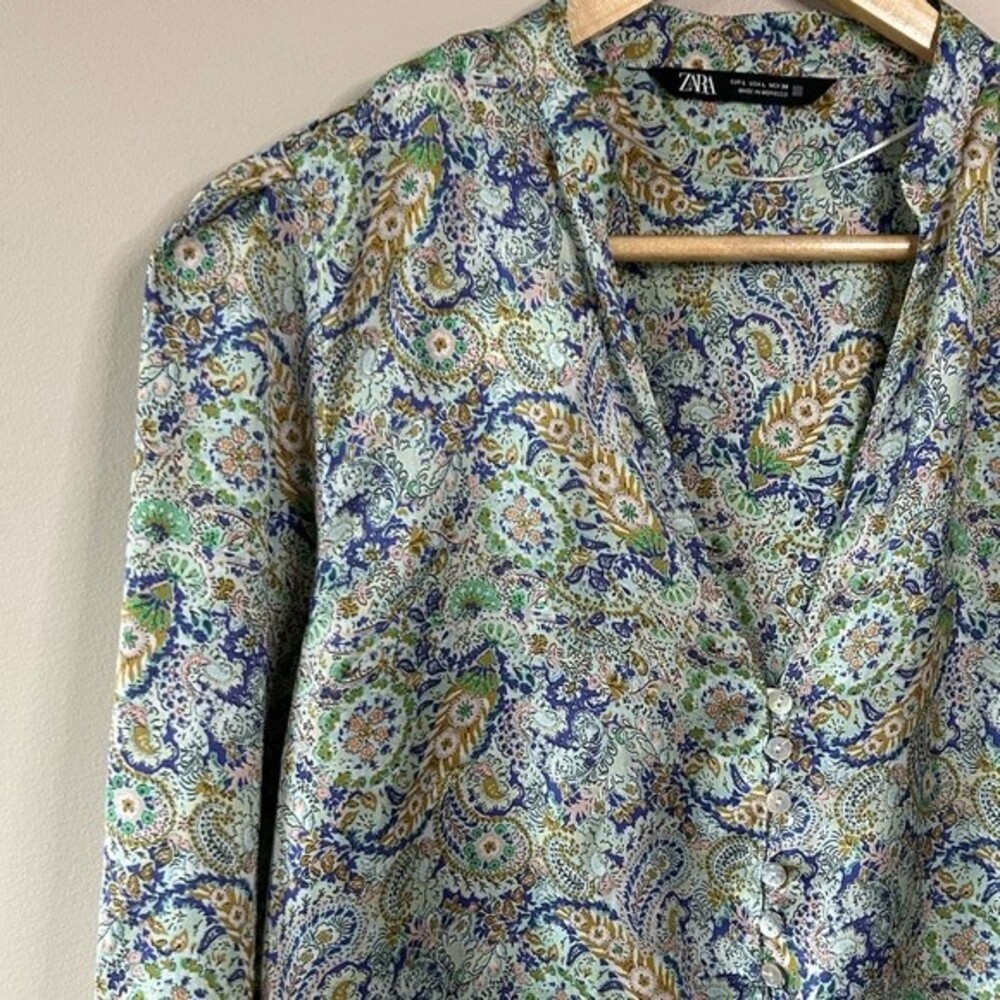 Zara Floral Paisley Satin Button Front Long Sleeve Tie Cropped Shirt Size Large - Picture 2 of 4